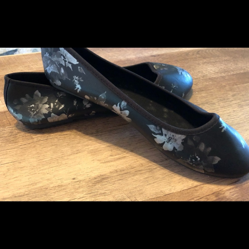 CINAK Flat Shoes, silver/black. Sz. 9 M